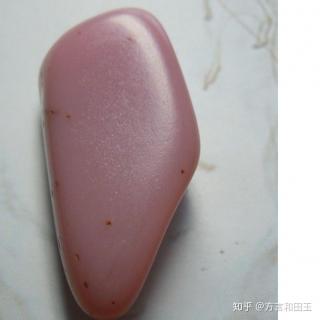 直闪石玉的诠释