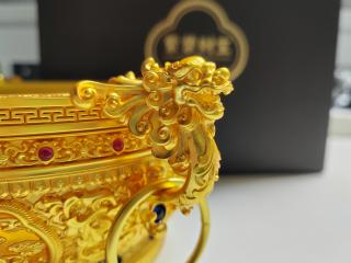 一座 紫禁财宝聚宝盆(材质含:10mg足金999,和田玉白玉)