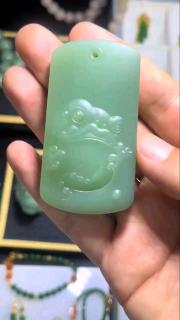 和田玉碧玉粉青挂件牌子 三足金蟾 俄碧老料 细度过灯